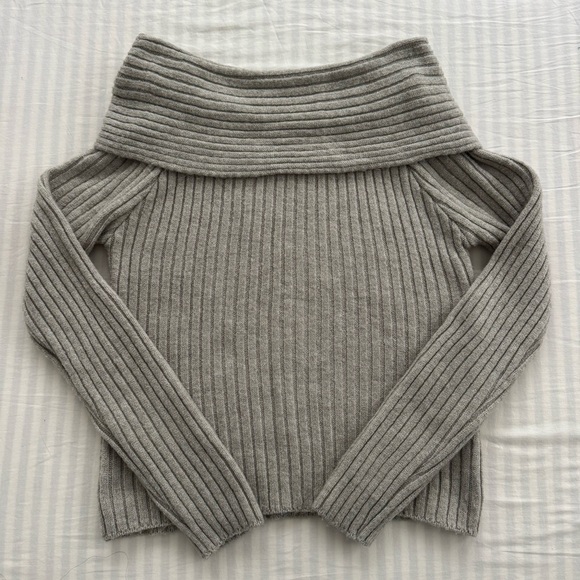 Off-Shoulder Ribbed Sweater - Picture 2 of 4